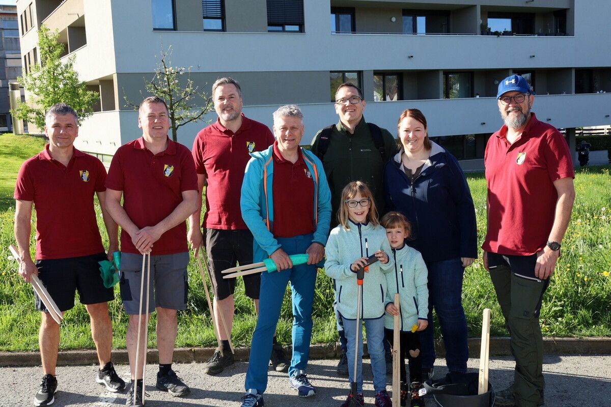 Zahlreiche Ehrenamtliche halfen, Hörbranz vom Müll zu säubern. chf (3)