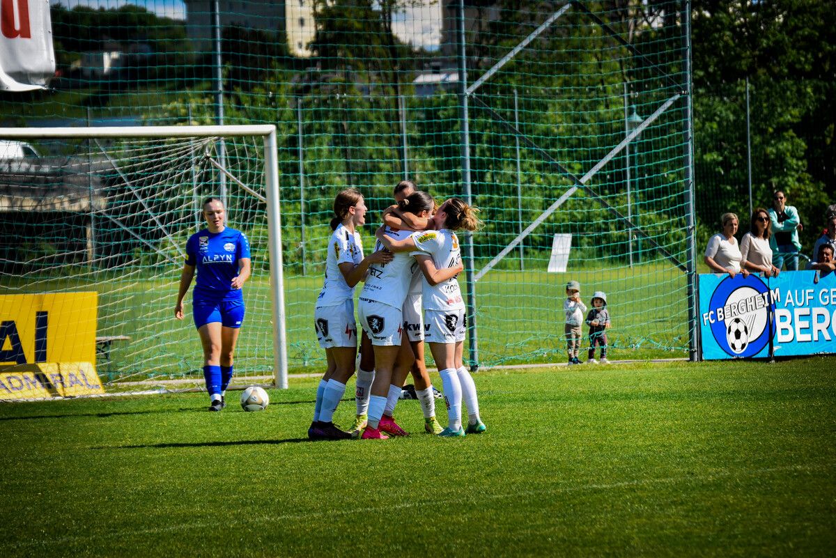 Altachs Frauen bejubeln in Bergheim den elften Saisonerfolg.VN