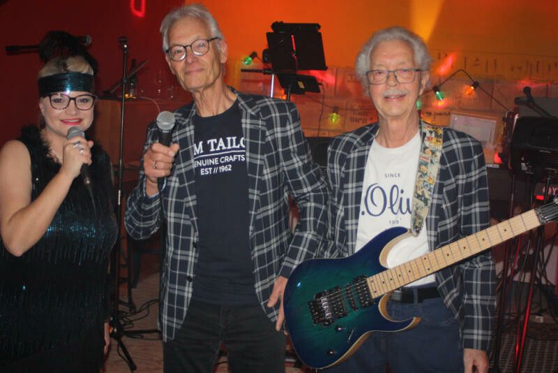 Angelika Schmid, Kurt Dreier und Arthur Dreier sorgen im Rankweiler Hof für Stimmung. VN-TK