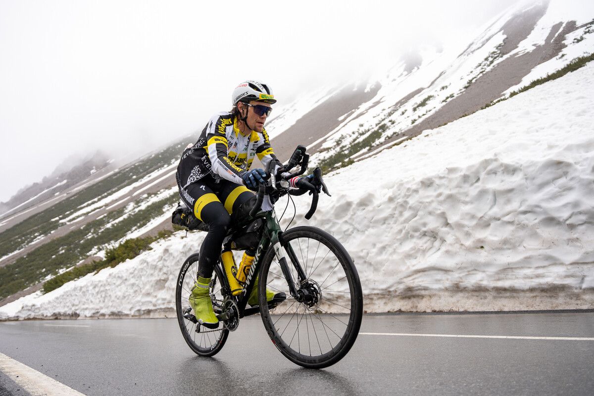 Auf Christoph Strasser und das gesamte Starterfeld warten schwierige Bedingungen mit Regen und Schnee.Luka Zavodnik