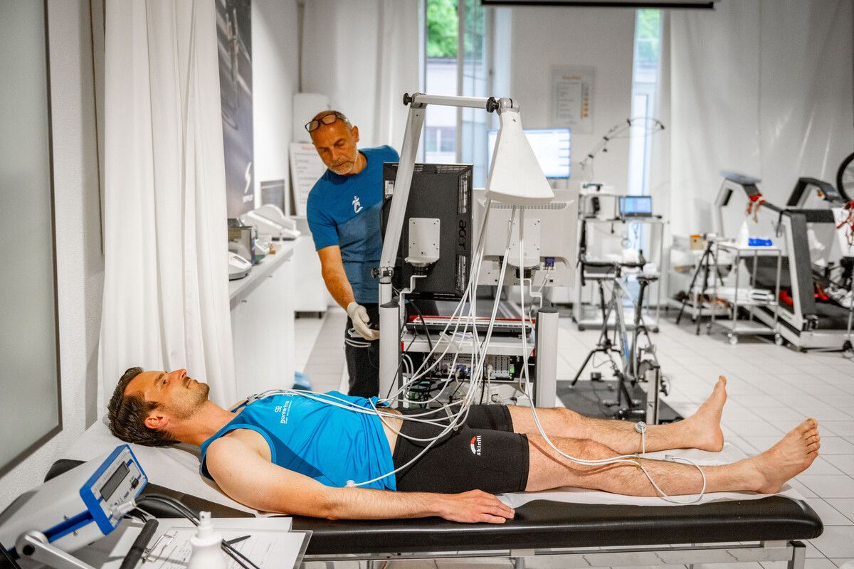 Bei Tobias Moser lieferte die EKG-Untersuchung die ersten relevanten Daten.