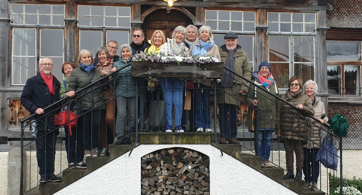 Bregenzer 47er vor dem Gasthaus Löwen in Au-Rehmen. Jahrgang 1947 Bregenz