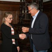 Schlüsselübergabe bei der Villa Bärenzung