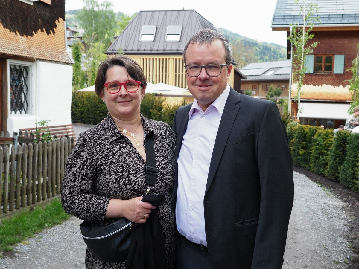 Bürgermeister Tobias Bischofberger (Mellau) mit Marianne.