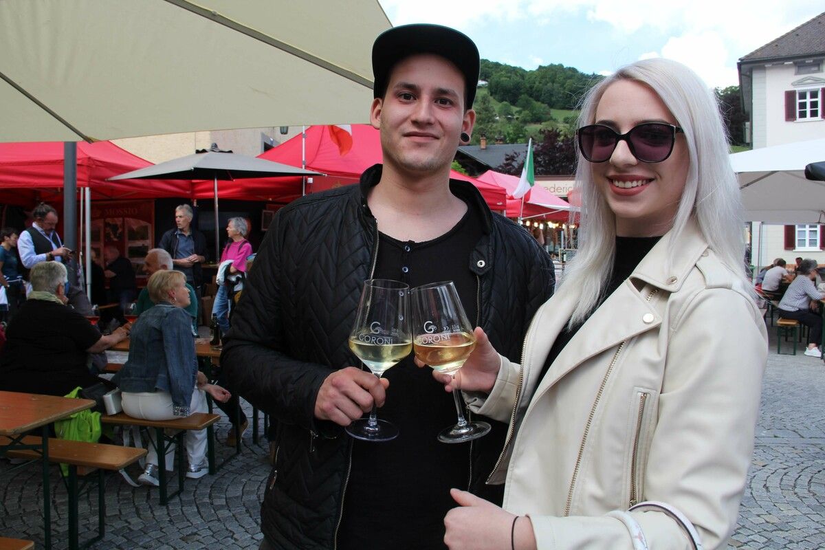 Cassidy und Miguel aus Vandans waren zum Einkaufen und Probieren gekommen.
