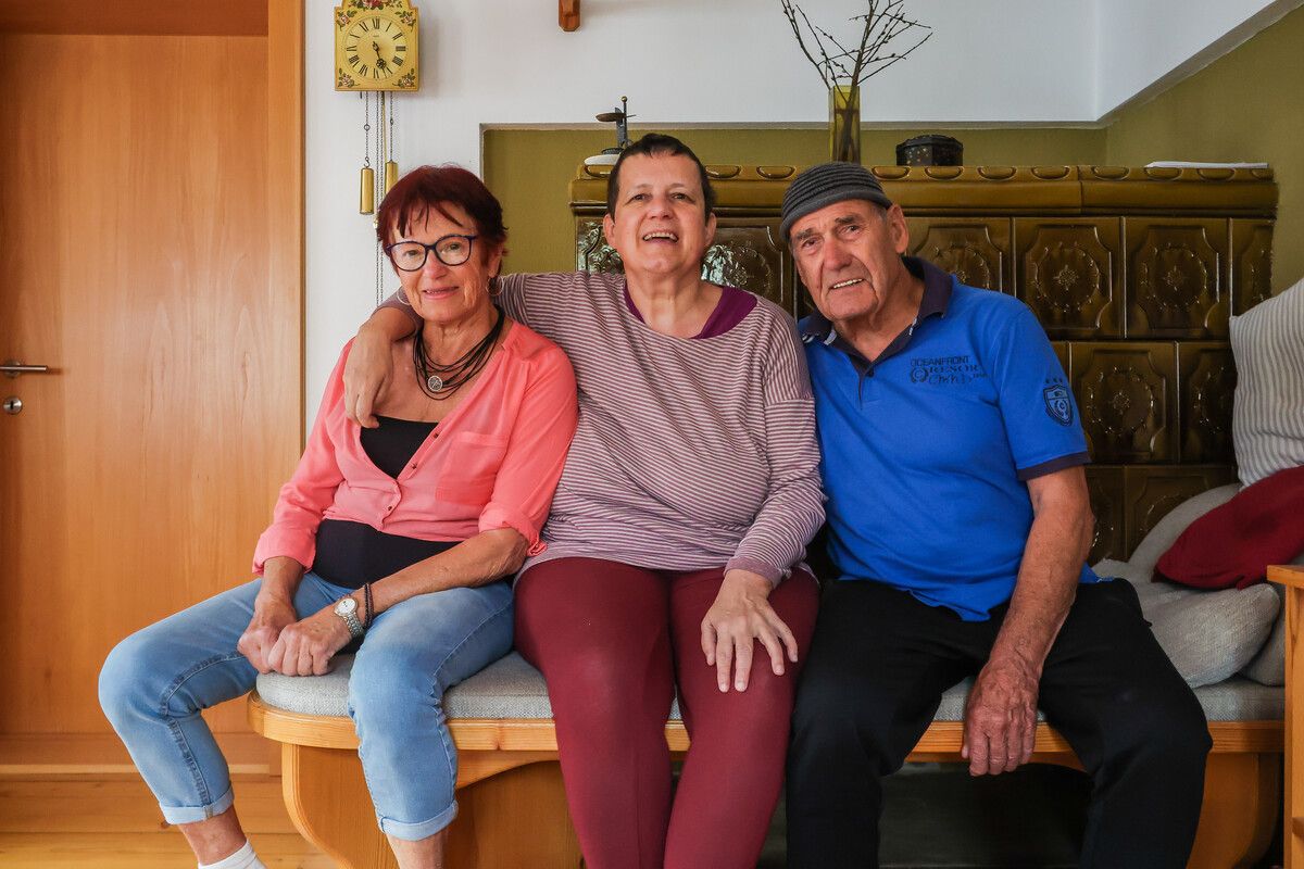 Christa und Anton Schallert mit ihrer autistischen Tochter Petra.