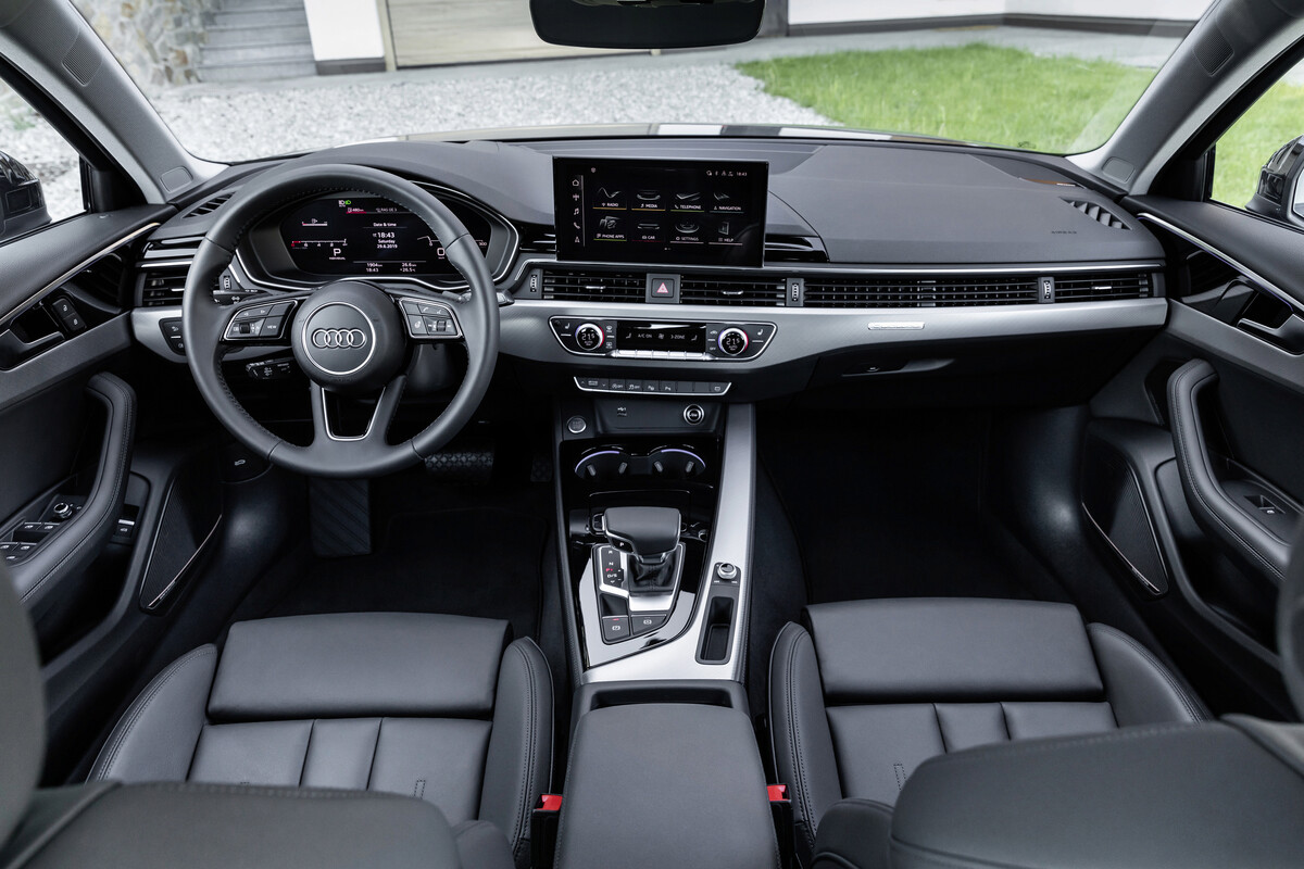 Cockpit: bekannt pragmatischer Touch, in sportlicher Interpretation und mit glasklarer Übersichtlichkeit.