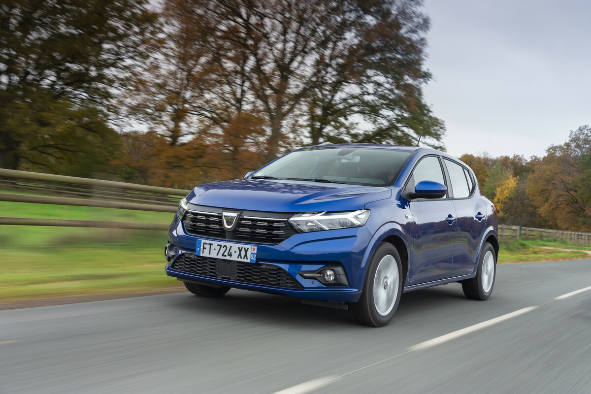 Dacia Sandero: Zum Feschak gemausert hat sich der Franko-Rumäne. Die Leistung des 4,1-Meter-Fronttrieblers: 65 oder 90 PS. Preis: ab 11.790 Euro.