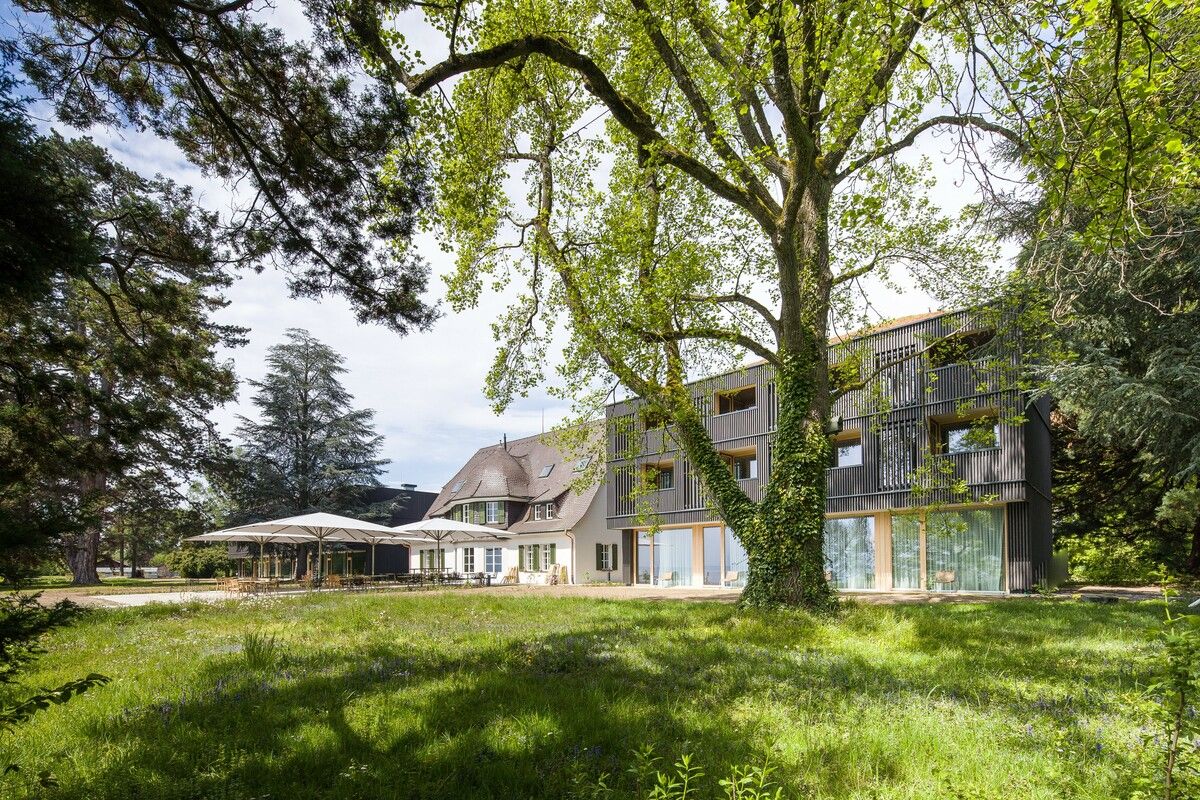 Das Hotelensemble „Seegut Zeppelin“ und die historische Villa Gminder.DW