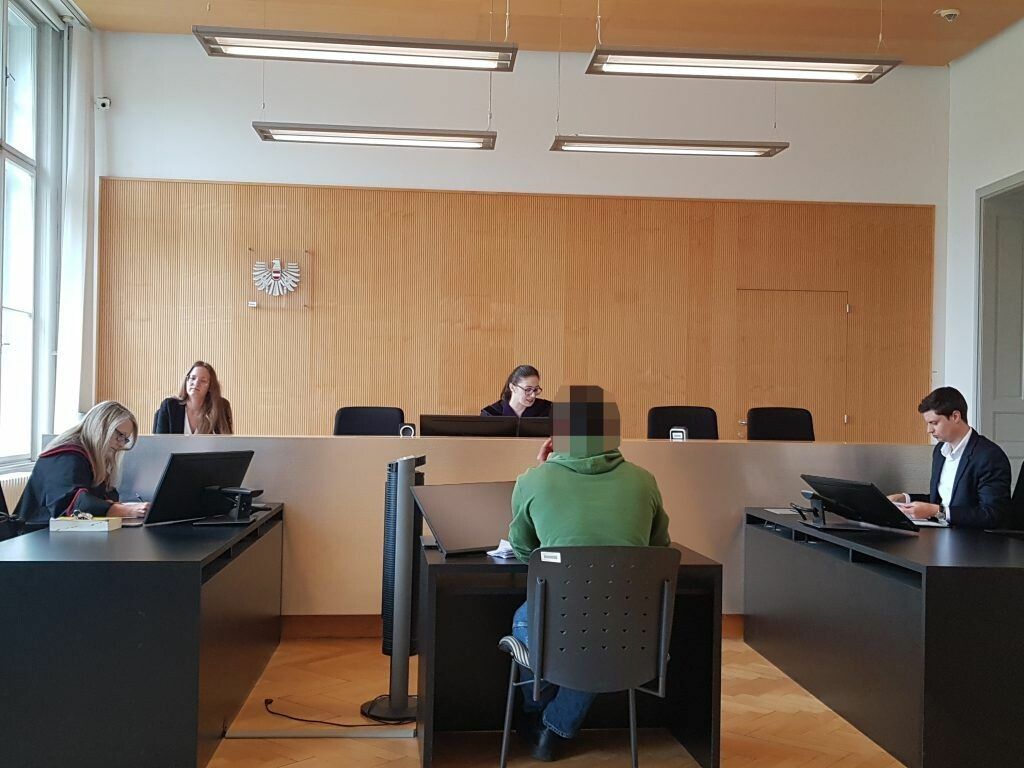 Der Angeklagte beim Prozess in Feldkirch vor Richterin Sabrina Tagwercher. Eckert