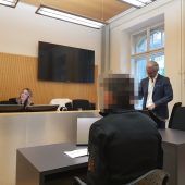 Betrunken mit über 70 km/h auf Mann zugerast