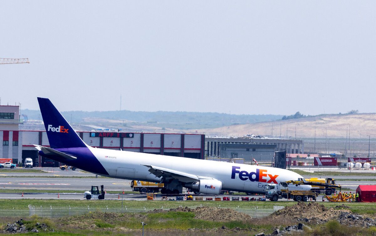 Der Flieger schlitterte über die Piste. Es sei niemand verletzt worden, hieß es. RTS
