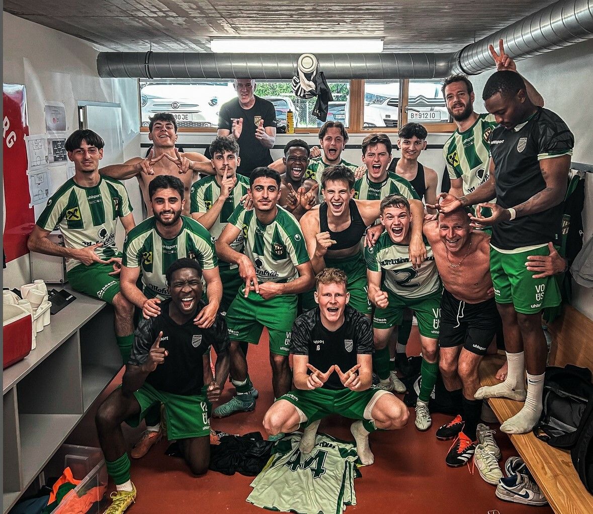 Der Jubel von den Amateuren von Austria Lustenau nach dem Kantersieg über Spitzenreiter FC Rotenberg war riesengroß.SCA