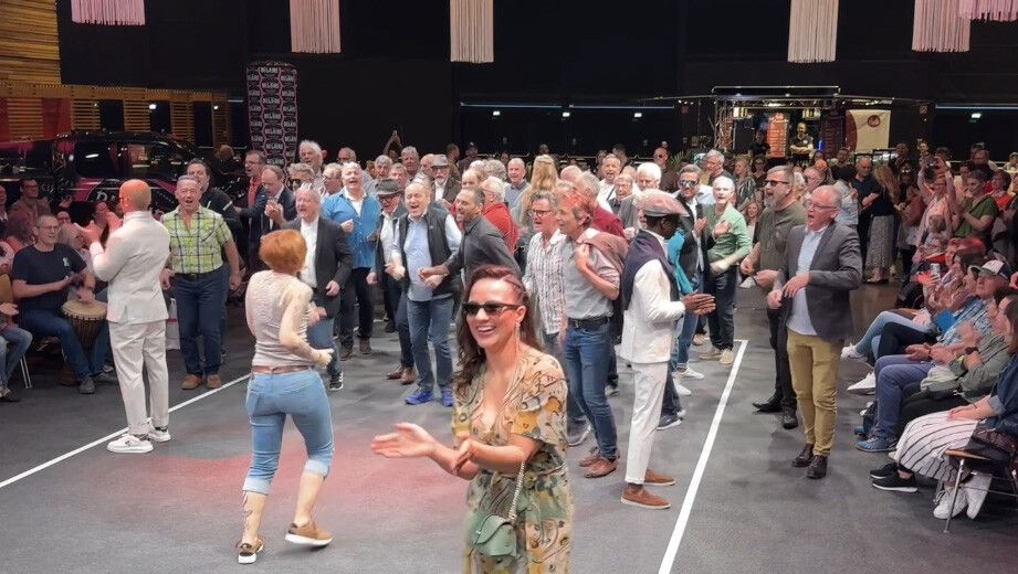Der Männerchor Götzis erweckte die „Schau!“-Messe in Dornbirn mit einem beeindruckenden Auftritt nach der Fashion Show zum Leben.Männerchor Götzis