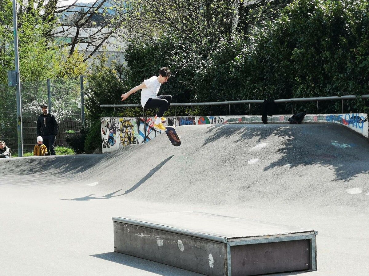 Der Skaterplatz in Bludenz verwandelt sich zum Schauplatz voller Action.Villa k.