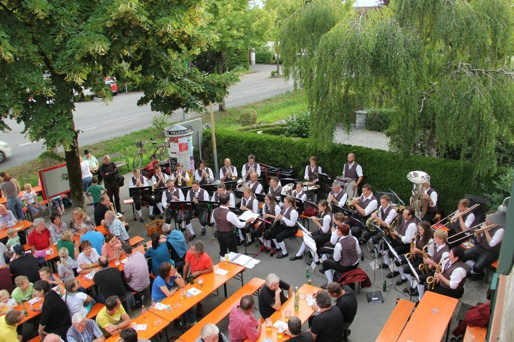 Die Gemeinde Lochau und der Musikverein Lochau laden am Donnerstag, dem 16. Mai, um 19 Uhr zum stimmungsvollen Dämmerschoppen in Lochau Süd auf dem Platz vor dem KinderHaus Seepark. bms