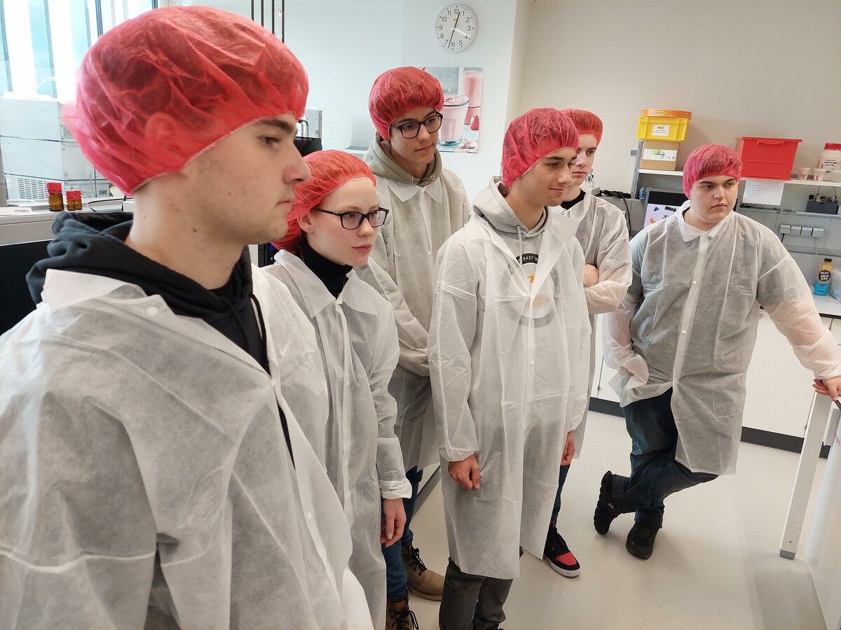 Die HTL-SchülerInnen waren begeistert vom Workshop und den interessanten Einblicken hinter die Kulissen der Firma Rauch. HTL
