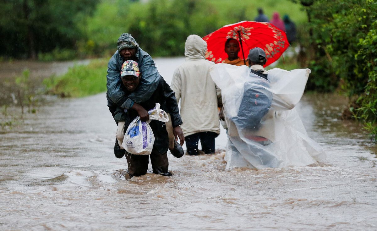Die Menschen wurden aufgerufen, innerhalb von 24 Stunden die Regionen der insgesamt 178 vollgelaufenen Staudämme und Wasserreservoirs zu verlassen. Reuters