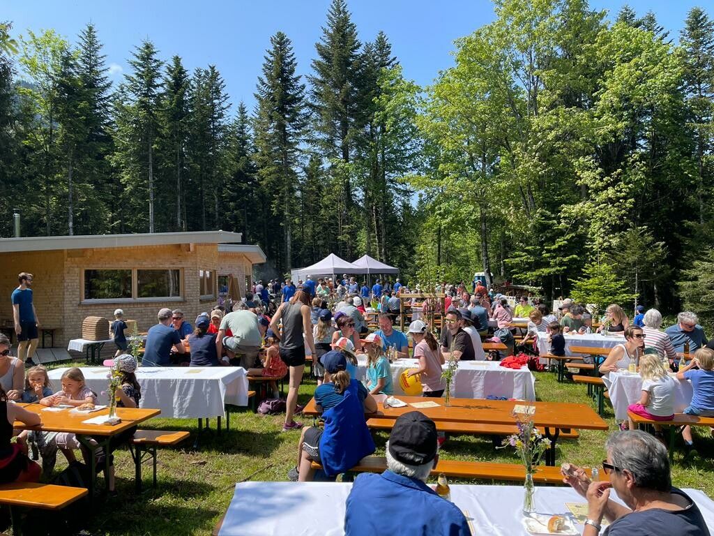 Die Stadt Hohenems lädt am Pfingstmontag wieder zum Bienenfest ans Bienenhaus in Schuttannen ein.Bienenzuchtverein Hohenems