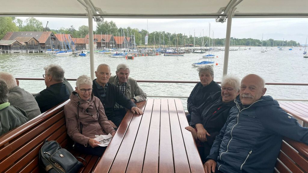 Die Teilnehmer machten mit einem Raddampfer im Stil der 1920er-Jahre eine Fahrt auf dem Ammersee.50plus Altach