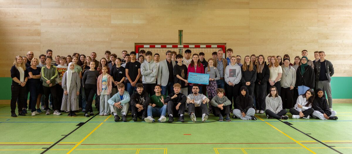 Die Teilnehmerinnen und Teilnehmer des Spendenlaufs zeigten sich erfreut über die eingenommenen Spenden.veranstalter