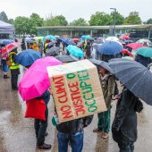 Ein völlig durchnässter Klimaprotest