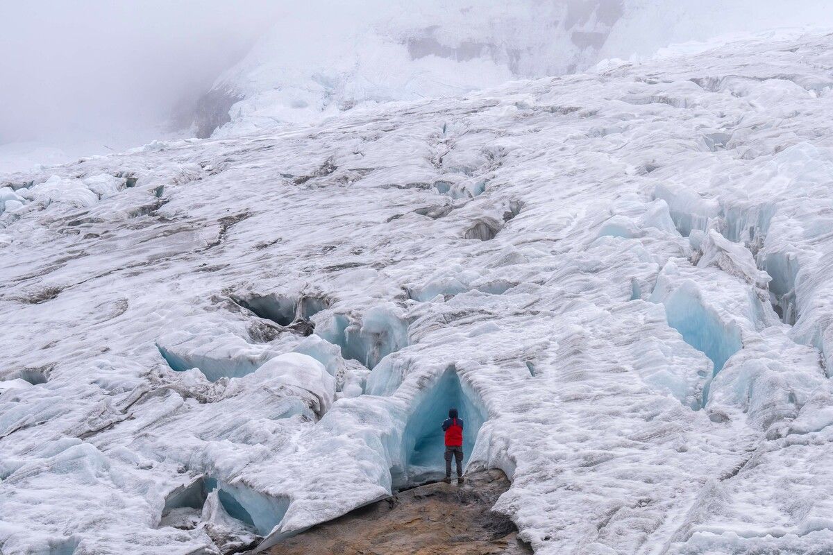 Ein Tourist erkundet den Ritacuba-Blanco-Gletscher im Nationalpark Nevado im nördlichen Teil Kolumbiens. AFP