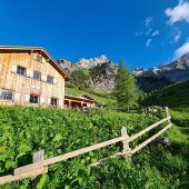 Erhalt von Schutzhütten und vieler Wanderwege im Land nicht mehr gewährleistet. »A2