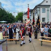 Fronleichnam am Kornmarktplatz: Festlicher Gottesdienst