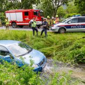 Spektakuläre Flucht vor der Polizei endete in Bachbett. »A10
