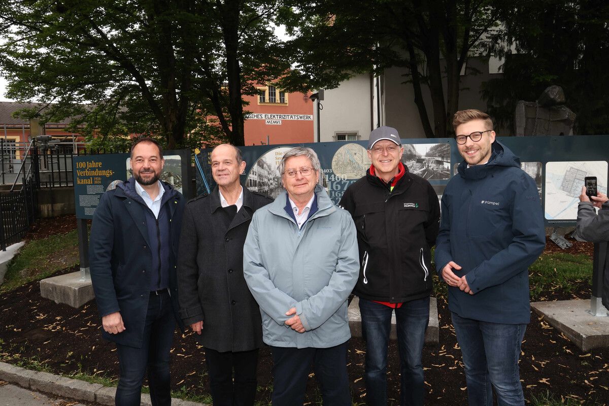 F.M. Hämmerle-Vorstand Tobias Forer-Pernthaler, Stadtwerke-GF Manfred Trefalt, Stadtarchivar Christoph Volaucnik, Stadtwerke-Bereichsleiter Hans-Jörg Mathias und Stadtrat Wolfgang Flach. AME(4)