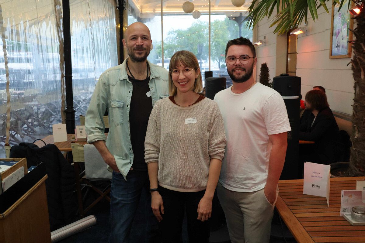 Fotokünstler Erik Bont, Christiane Valtiner (Digi Relation) und Alex Berezovskyi.