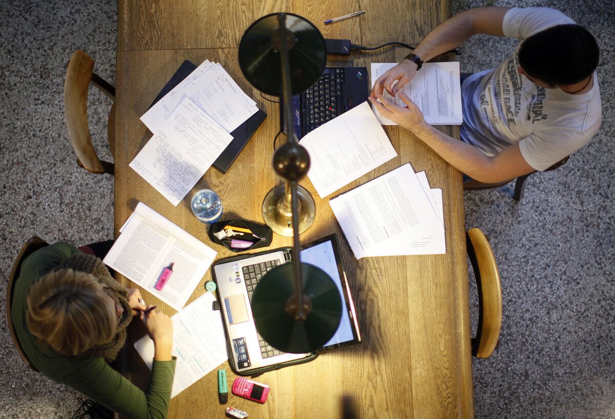 Für mehr als die Hälfte der Vorarlberger Studierenden gilt es, Ausbildung und Arbeit unter einen Hut zu bringen.APA