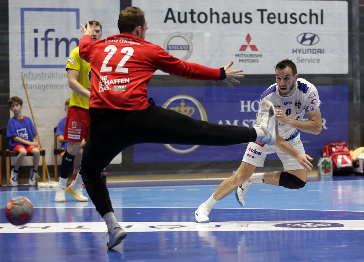 Goalgetter Ante Tokic trug mit spektakulären Würfen und insgesamt elf Treffern maßgeblich zur Aufholjagd der Roten Teufel vom Bodensee nach der Pause bei. GEPA