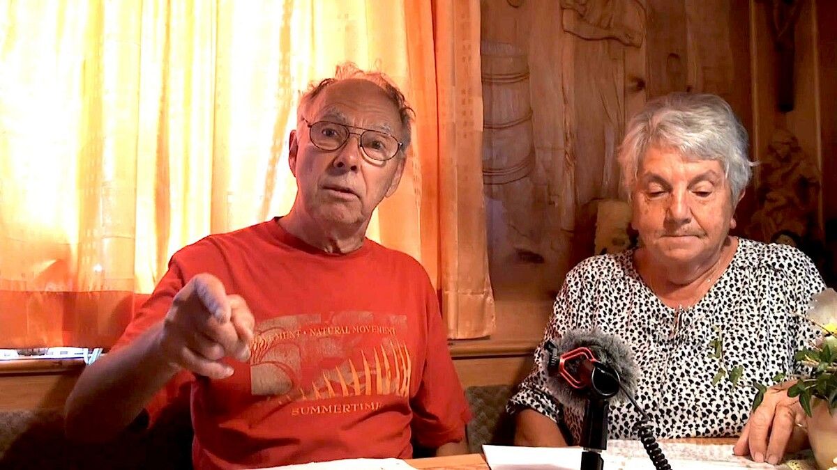 Helga und Edwin bei der Filmansage. Edwin Juen