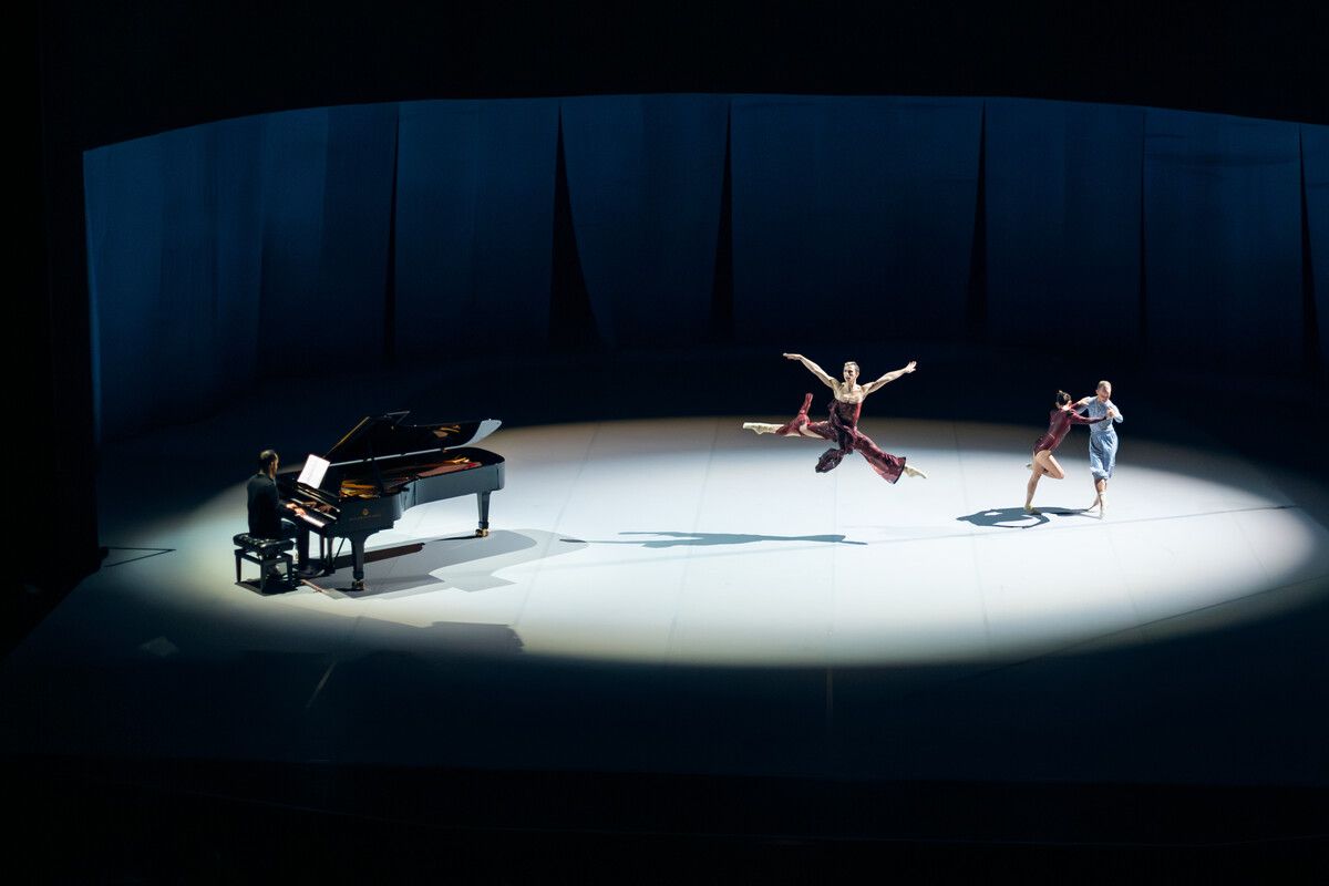 Im Bregenzer Festspielhaus fusionierten Tanz, Live-Musik und politische Botschaft zu einem mitreißenden Erlebnis. THOMAS SCHERMER