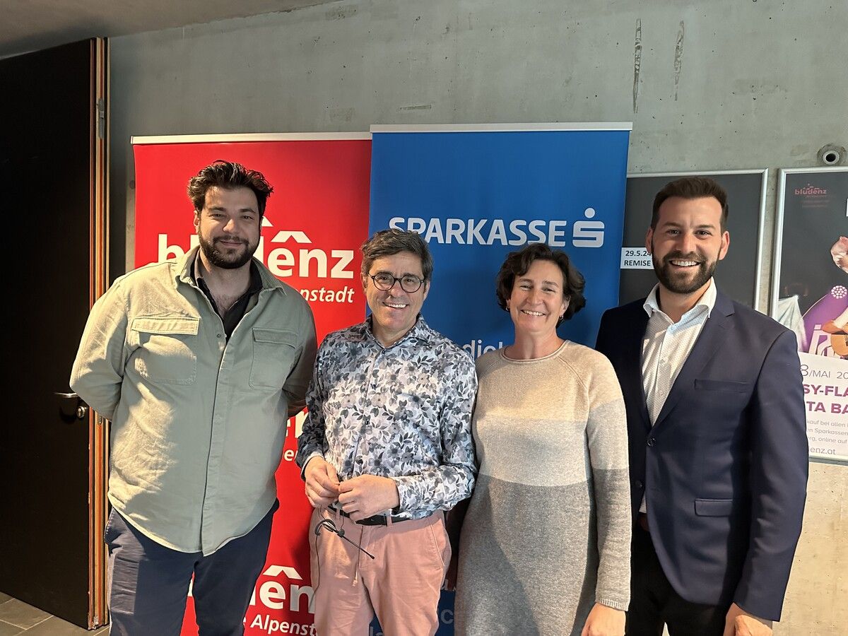Kulturstadtrat Cenk Dogan, Referent Andreas Jäger, Stadträtin Martina Brandstetter und Bürgermeister Simon Tschann. bi (6)