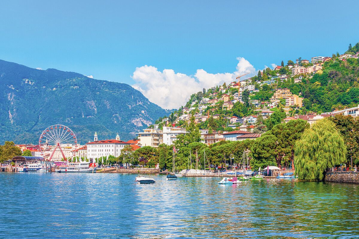 Locarno liegt am Lago Maggiore im Süden der Schweiz, nicht weit von Bellinzona entfernt.
