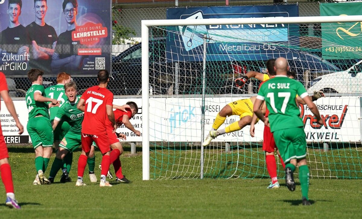 Lukas Cesa jubelt nach seinem Kopfballtreffer. fc sulz
