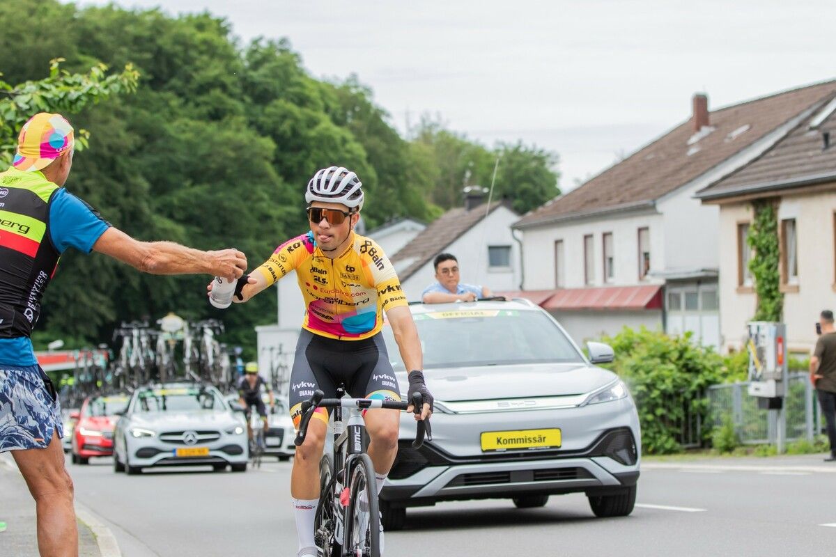 Lukas Rüegg kam mit der Topgruppe von 33 Fahrern ins Ziel.Team Vorarlberg