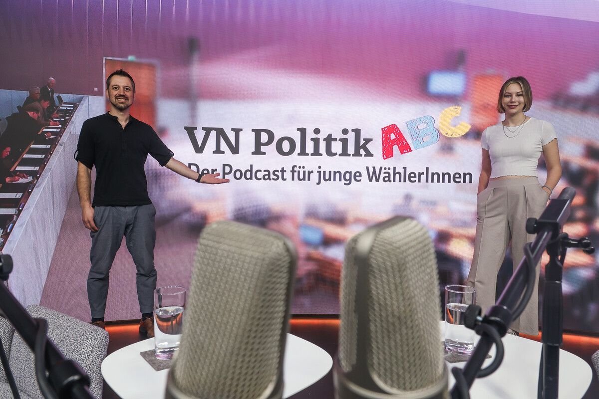Mia Hämmerle und Michael Prock präsentieren das VN Politik ABC. Ab sofort auf V+ und überall, wo es Podcasts gibt.