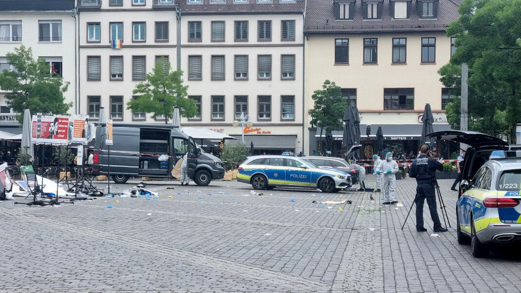 Mitarbeiter der Spurensicherung und Polizei in Mannheim. APA/dpa