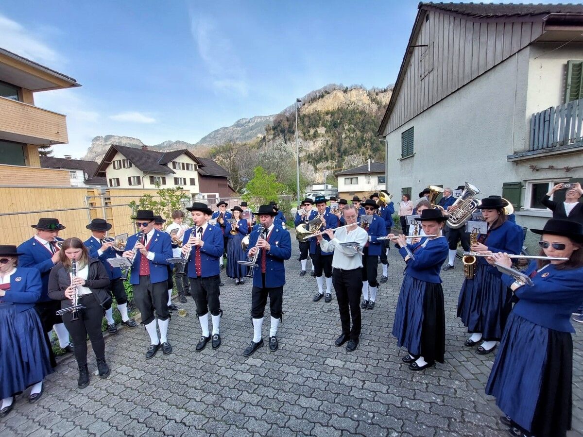 Musikalische Tradition in Hohenems: Bürgermusik feiert den Tag der Blasmusik mit Ständchen in der Stadt.Stadt