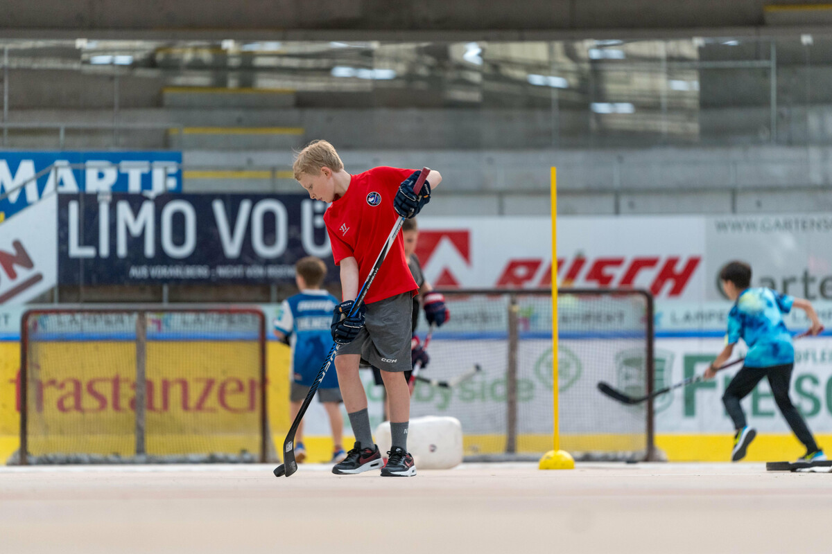 Noch wird auf Beton trainiert. Ab Juli startet das Eistraining für die besten Vorarlberger Nachwuchsspieler.Stiplovsek
