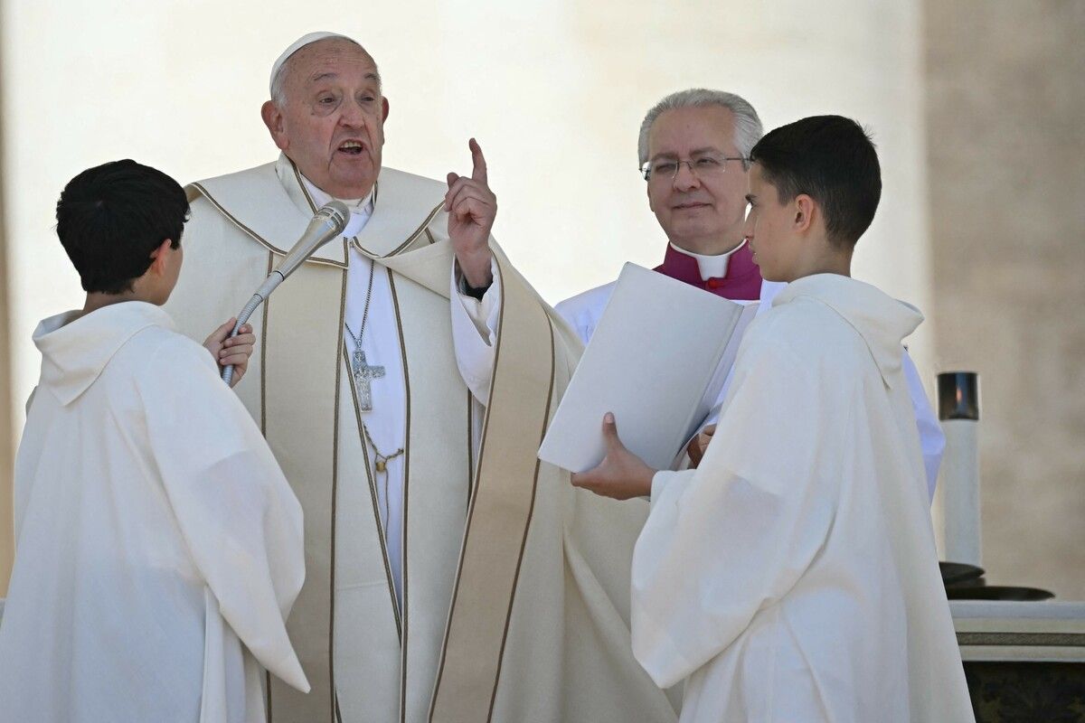 Papst Franziskus soll sich abwertend über Homosexuelle geäußert haben. afp
