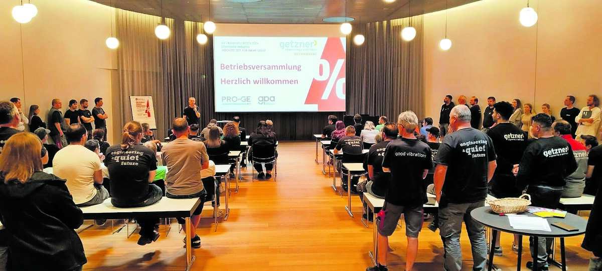 Rund 150 Mitarbeiter nahmen am Donnerstagnachmittag an der Betriebsversammlung bei Getzner Werkstoffe in Bürs teil.  GPA
