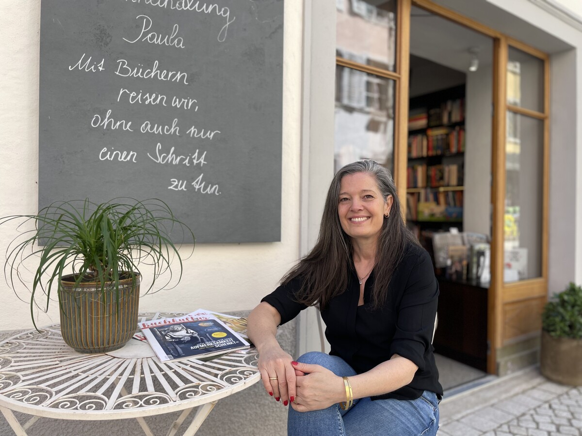 Sabine Baumgartner lädt mit ihrer Buchhandlung zum Schmökern in der Feldkircher Neustadt ein. VN/Linher