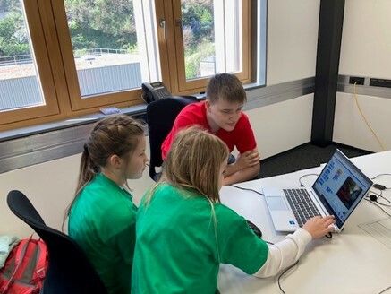 Schüler der 3. Klasse nahmen am spannenden Projekt zur Einführung ins Programmieren teil.VS SIlbertal