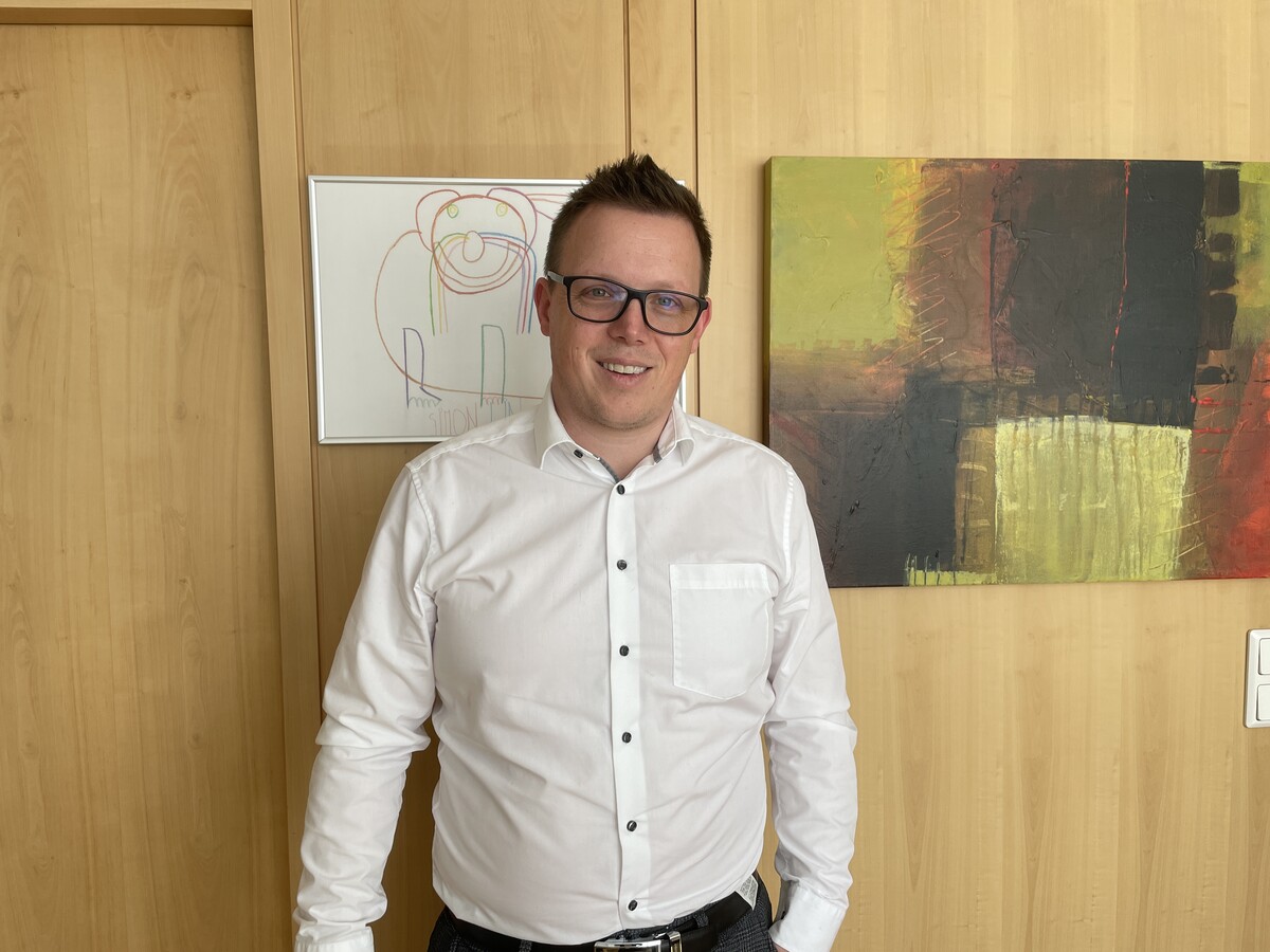 Simon Lins musste in seiner Gemeinde das Feuerwehrhaus neu planen. VN/sah