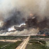 Tausende fliehen vor Waldbränden